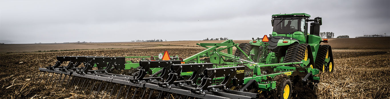 Image of a CC21 Coulter Chisel with a 9RX 640 high-horsepower tractor tilling in corn stubble