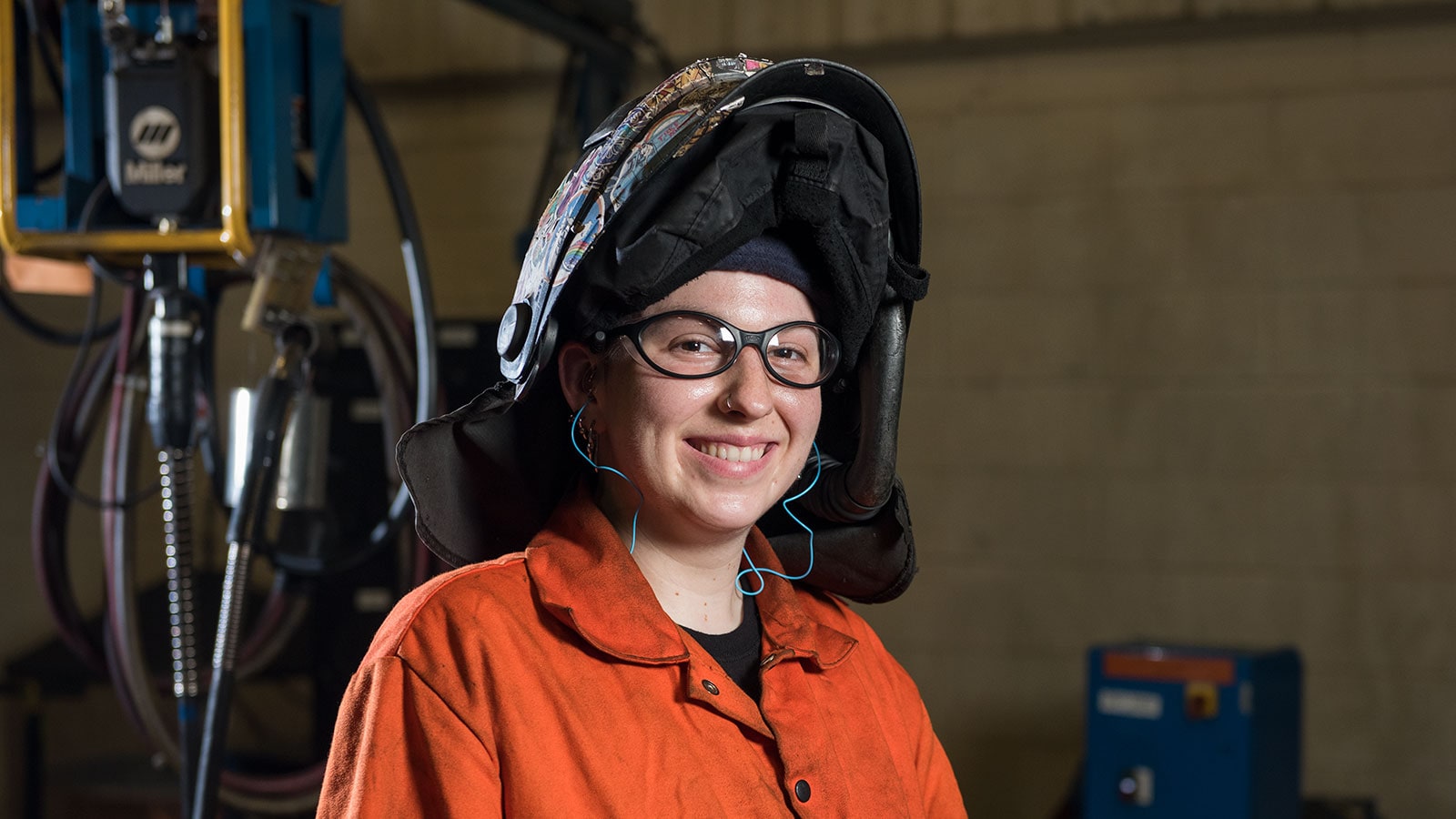 Sam McCart, ein Schweißer, bei der Arbeit im Deere-Hitachi-Werk