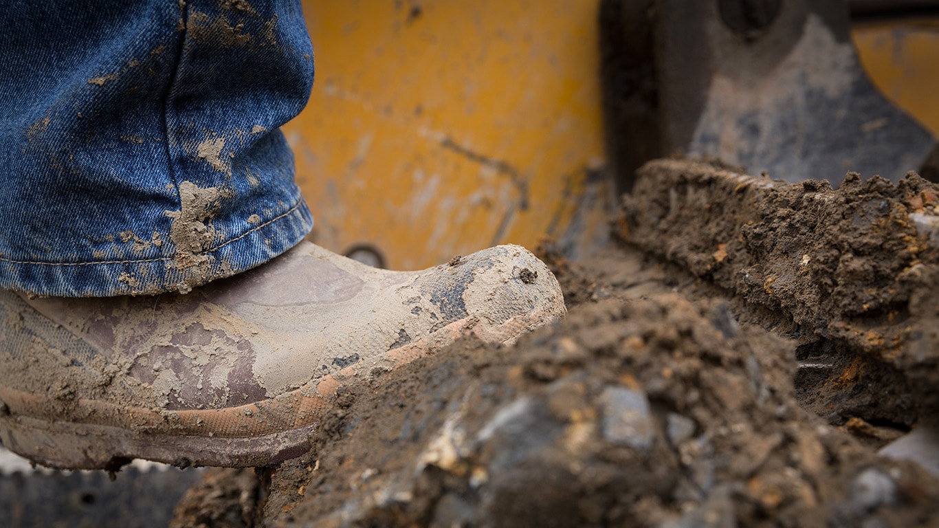 The Dirt | Construction Publications | John Deere US