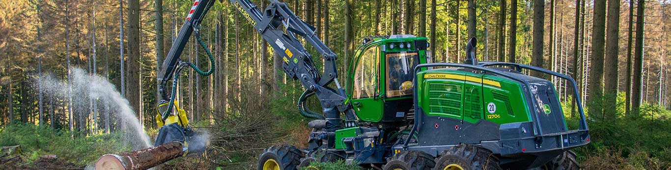 1270G Wheeled Harvester with a John Deere harvesting head cutting through a log