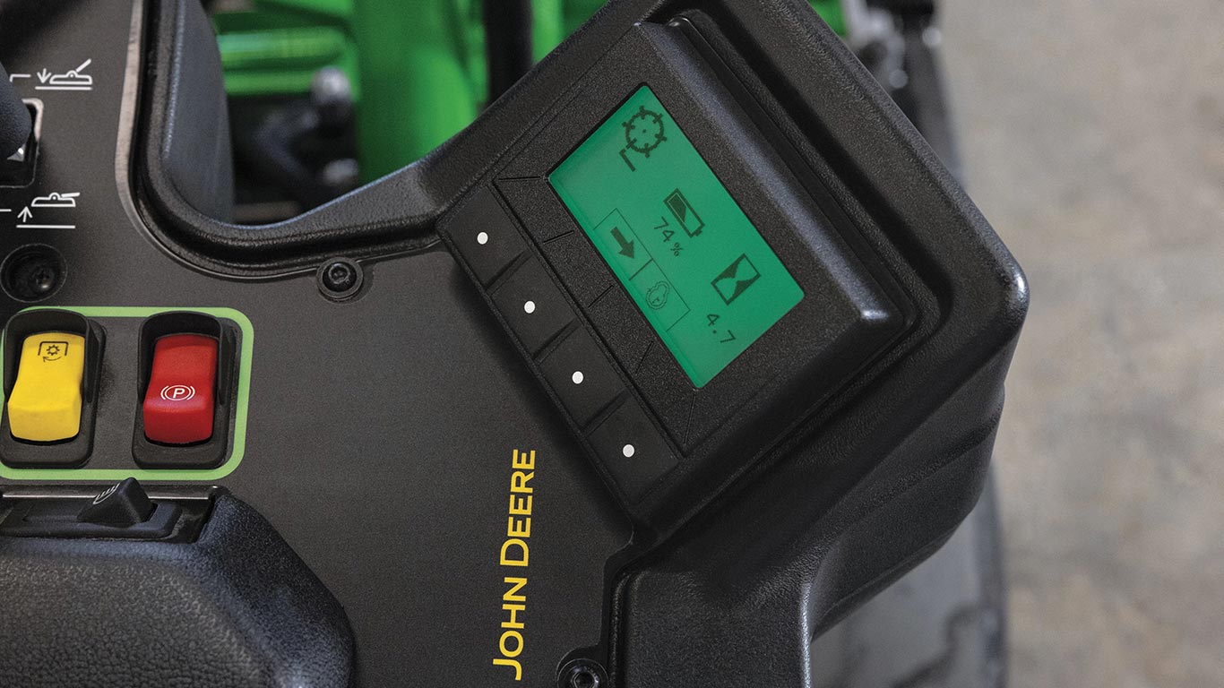 Battery indication of the new 2775 E-Cut Electric Triplex Mower.