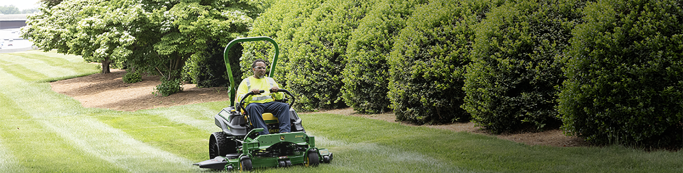 Man driving a z955m through the lawn