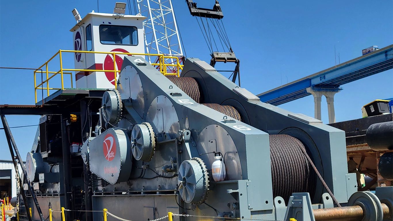 E&K Equipment’s heavy-duty marine winch powered by a John Deere engine on a boat