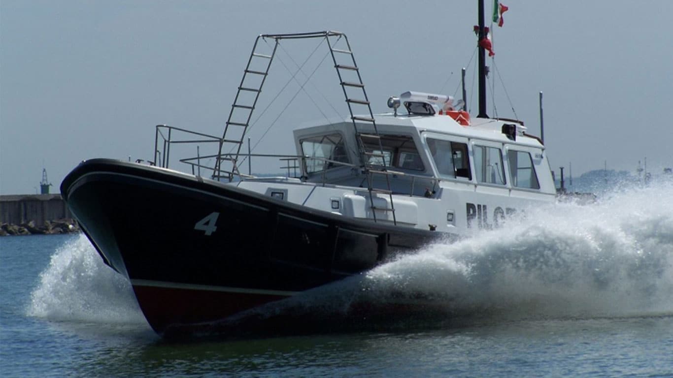 Venice's P4 pilot boat moving through the lagoon repowered with a 9.0L engine