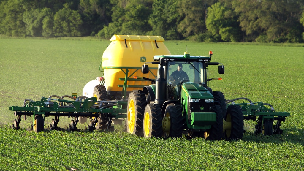 Used Equipment Sprayers working in field