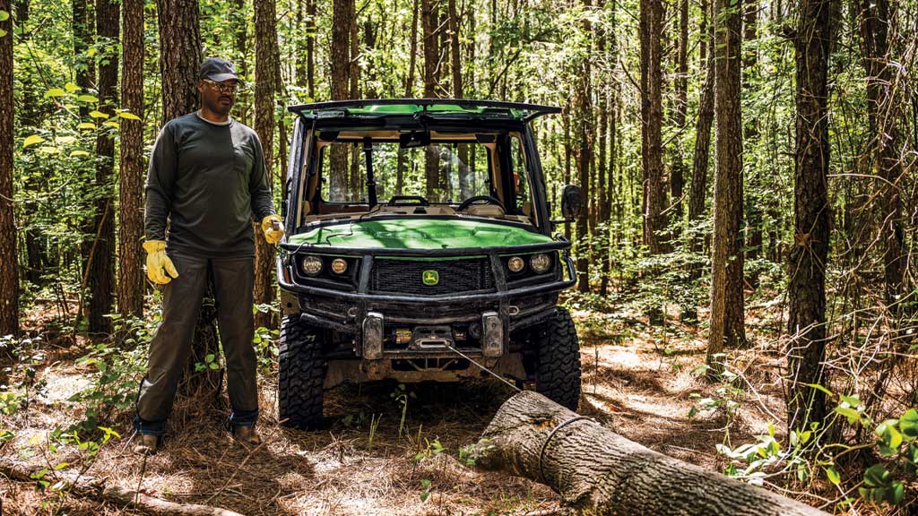 Person pulling tree trunk with XUV 845R winch Person pulling tree trunk with XUV 845R winch