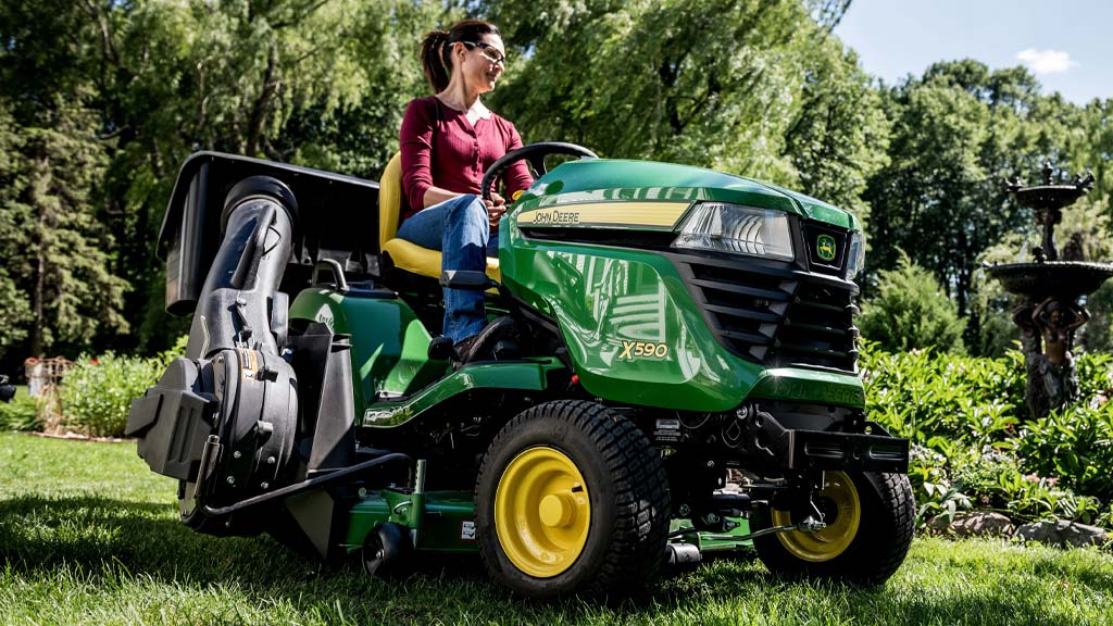https://www.deere.com/assets/images/region-4/products/attachments/attachments-and-implements/riding-mower-attachments-accessories/bagging-r4j009674-1024x576.jpg