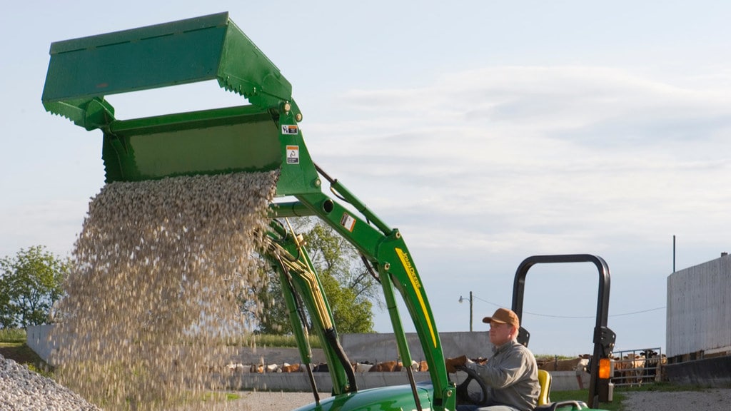 Used Equipment Sprayers working in field