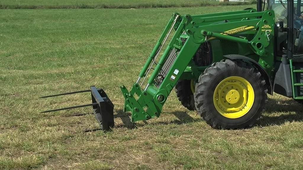Used Equipment Sprayers working in field