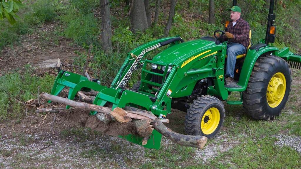 Used Equipment Sprayers working in field