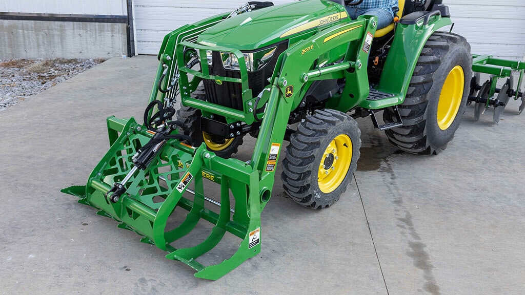Used Equipment Sprayers working in field
