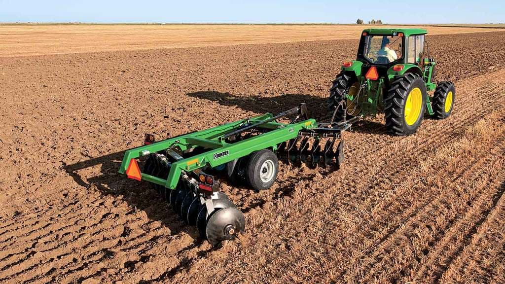Used Equipment Sprayers working in field