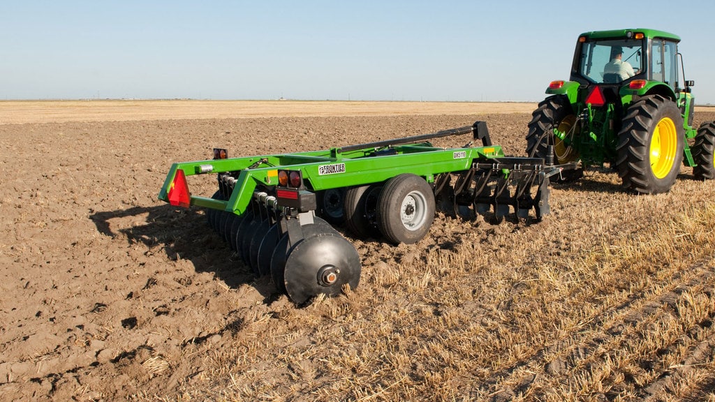 Used Equipment Sprayers working in field
