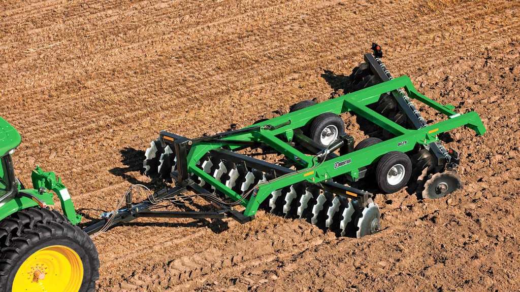 Used Equipment Sprayers working in field