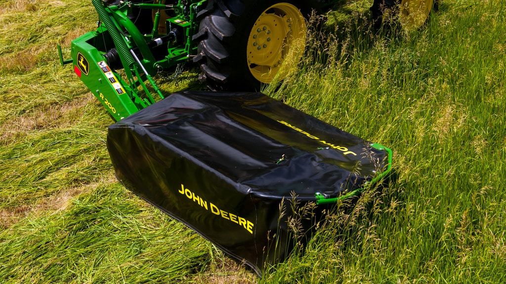 Used Equipment Sprayers working in field
