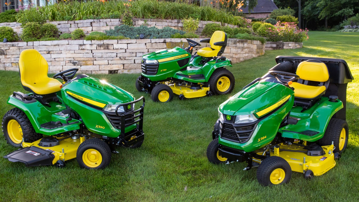 lawn-tractors-group-r4e028451.jpg