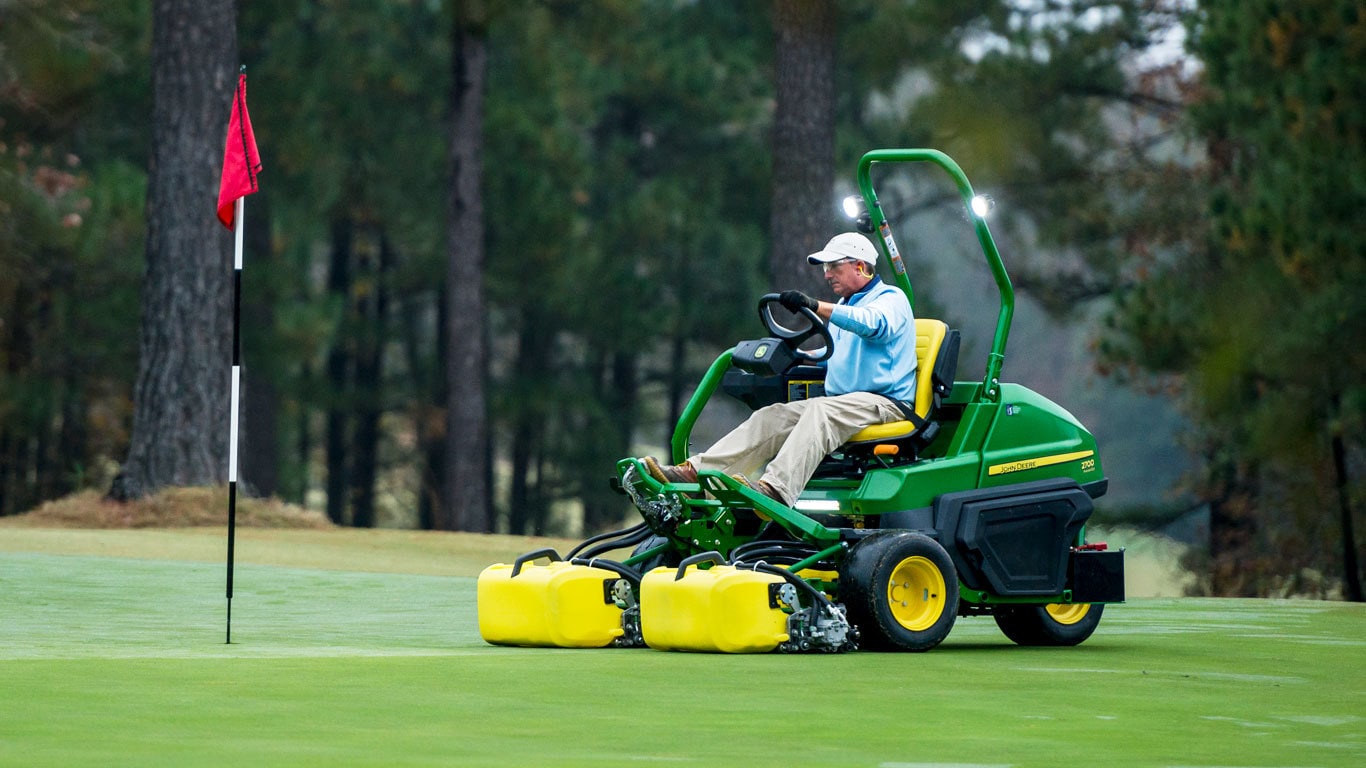 https://www.deere.com/assets/images/region-4/products/mowers/riding-greens-mowers/2700-precision-cut/2700_precision_cut_r4f046282_large_8a11dc037ae68ab0fa9db60397c4f1bfed73b852.jpg