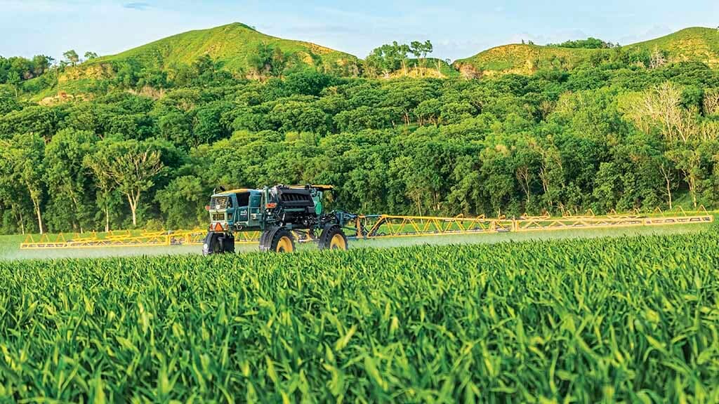 Used Equipment Sprayers working in field