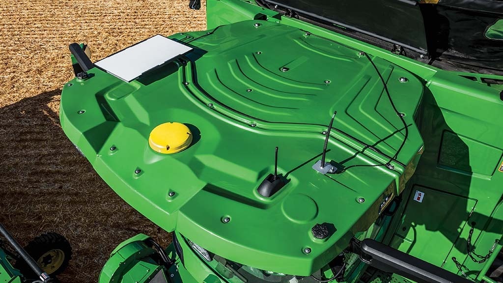 Used Equipment Sprayers working in field