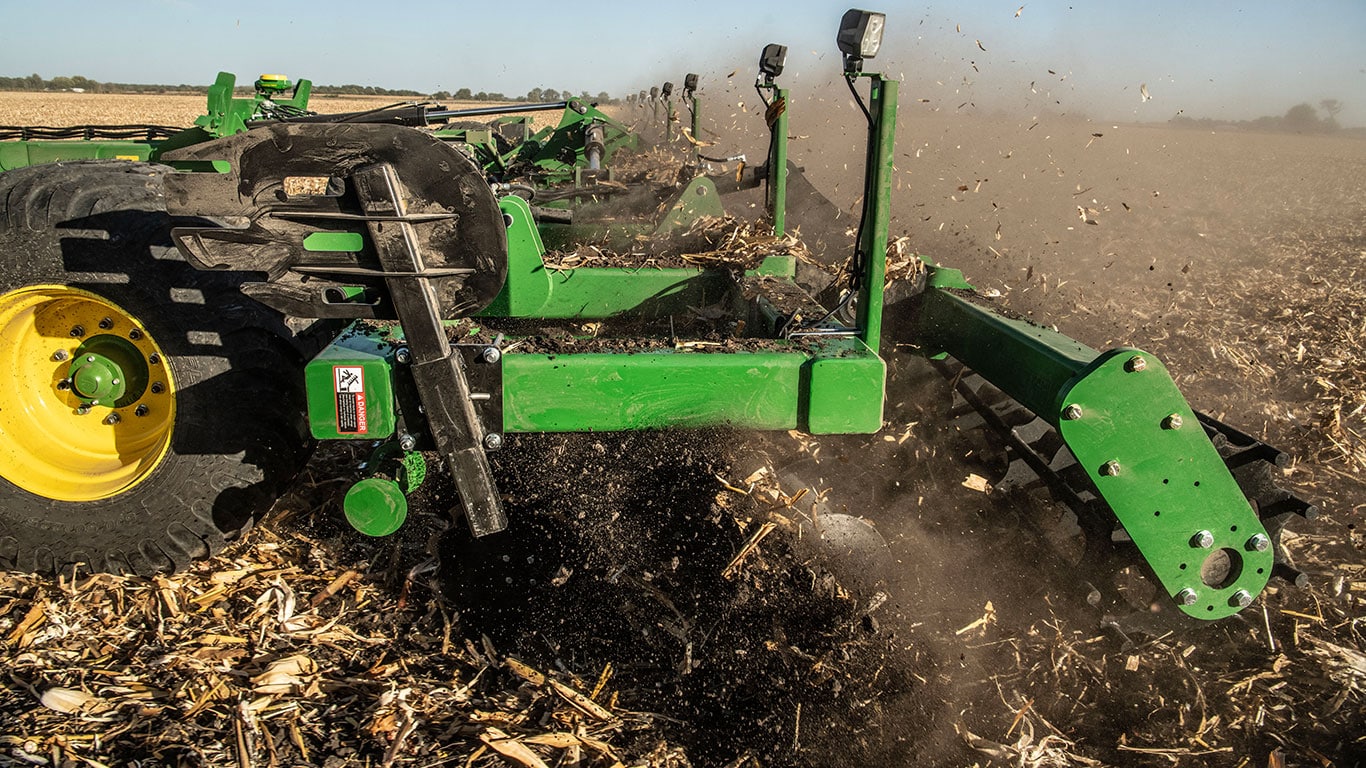 Close up of HSD45 High Speed Disk working in corn residue