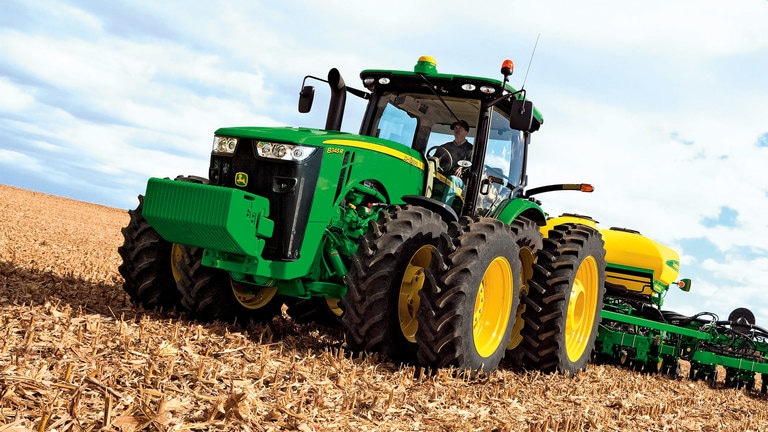 Field image of a 8345R Row Crop Tractor